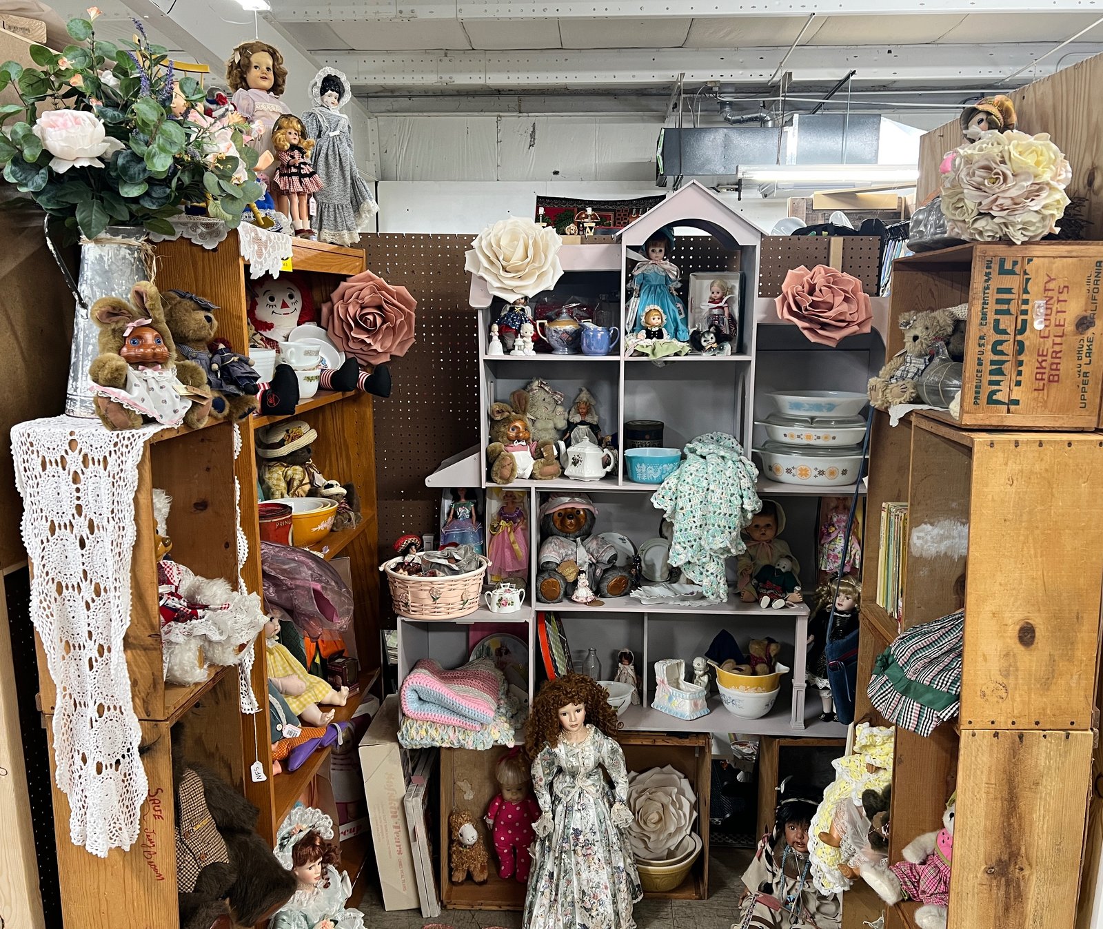 The Dusty Dollhouse booth