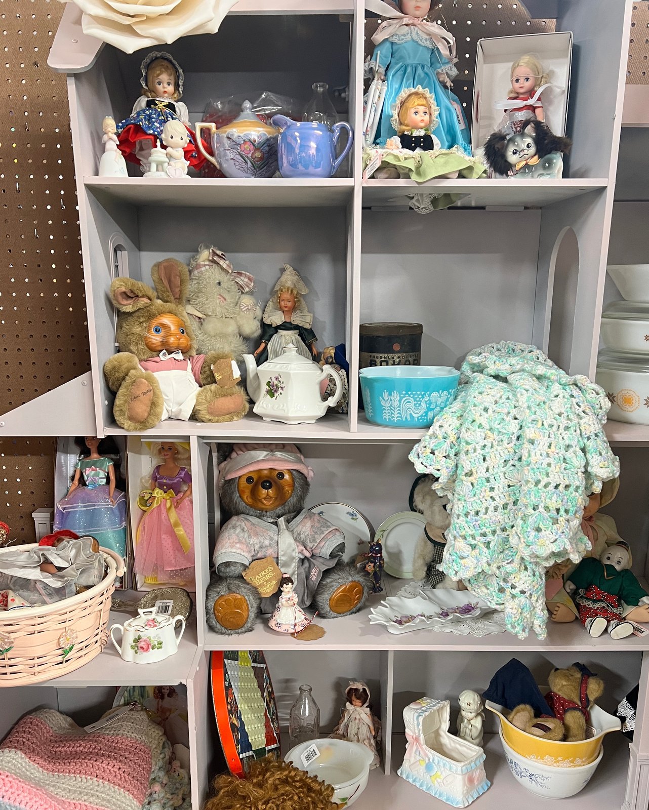 The Dusty Dollhouse booth