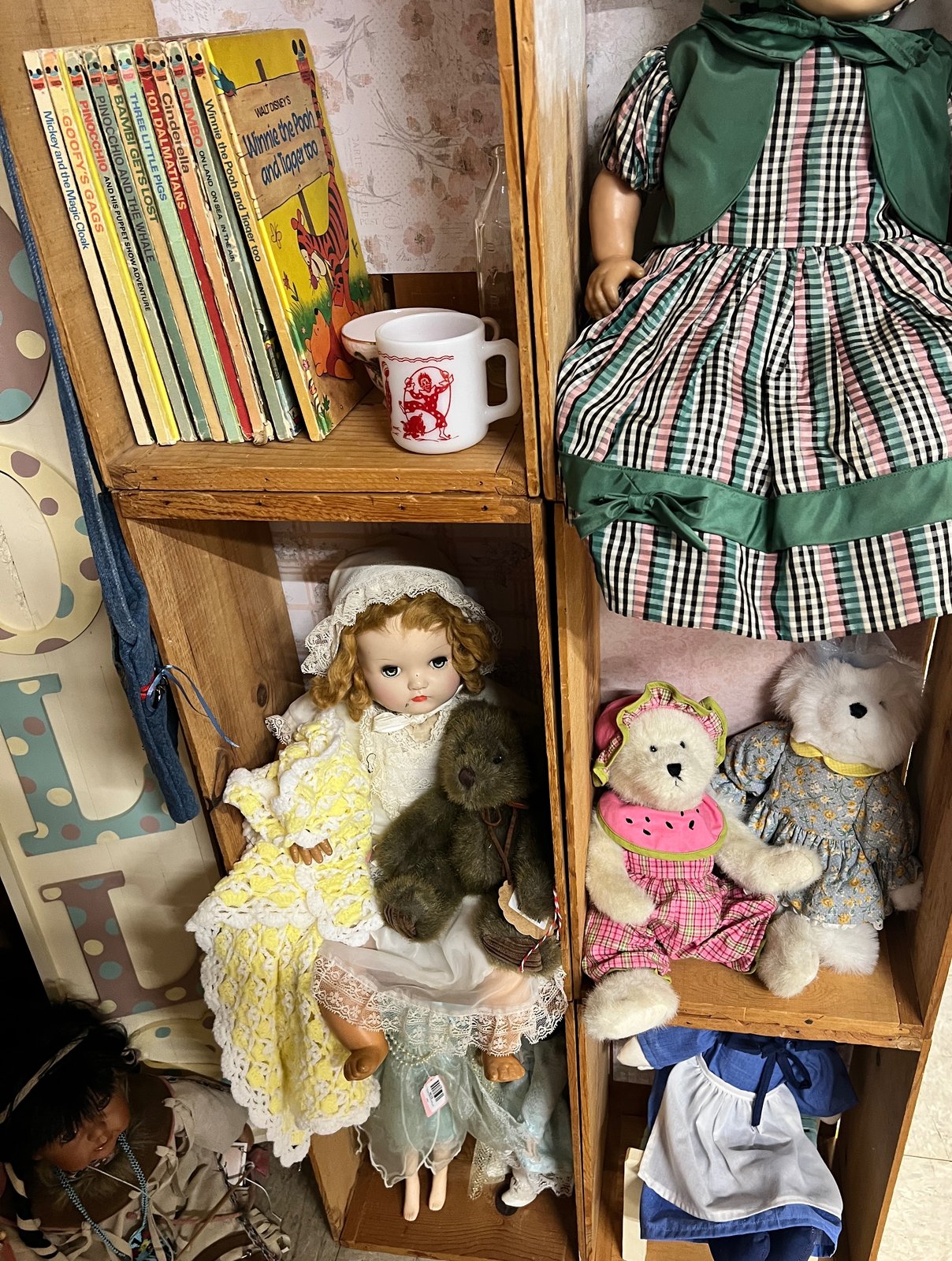 The Dusty Dollhouse booth