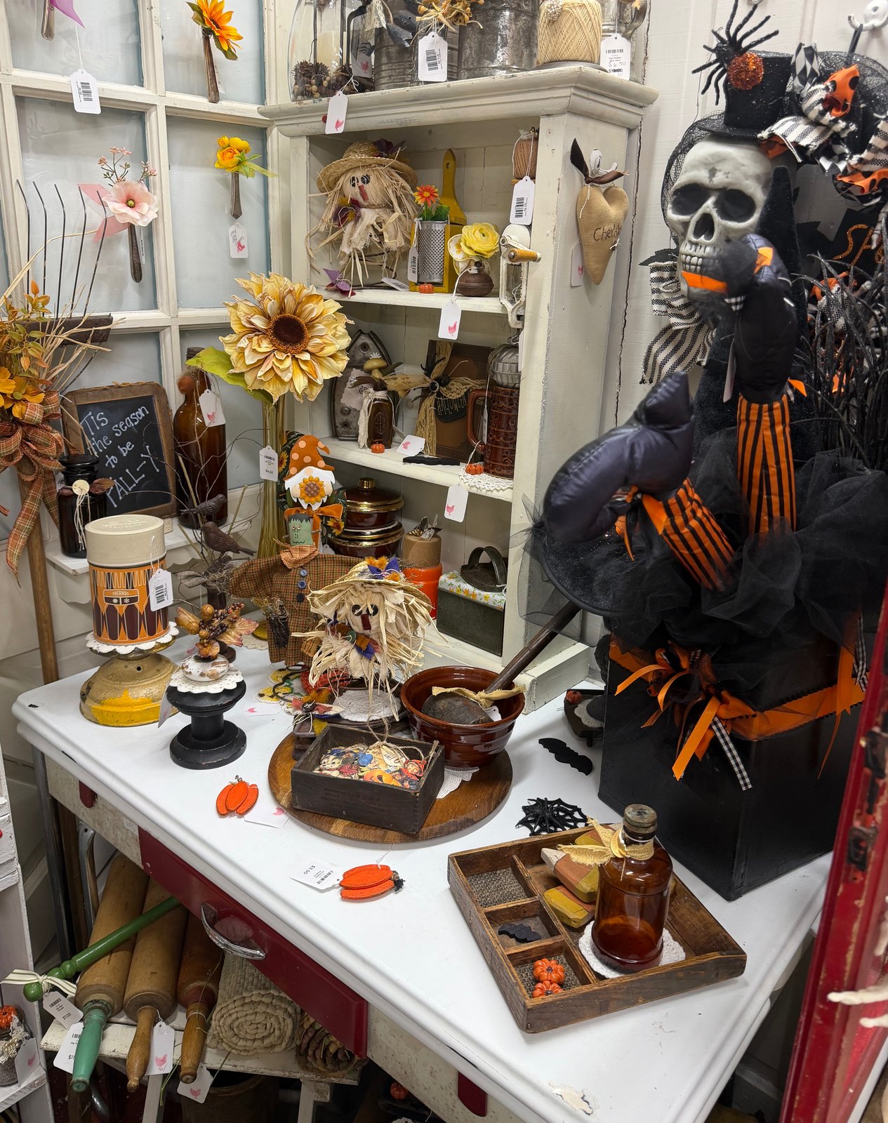 THE RUSTIQ ROOST booth