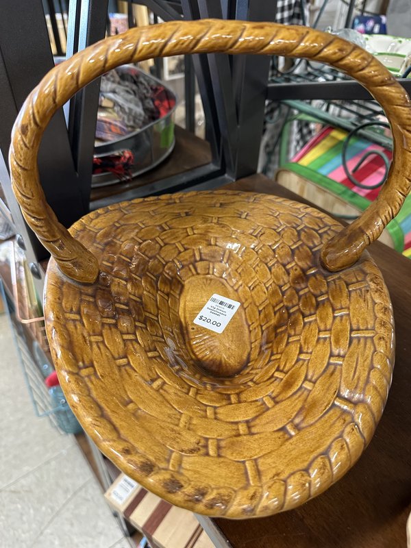 Vtg brown basketweave  basket
