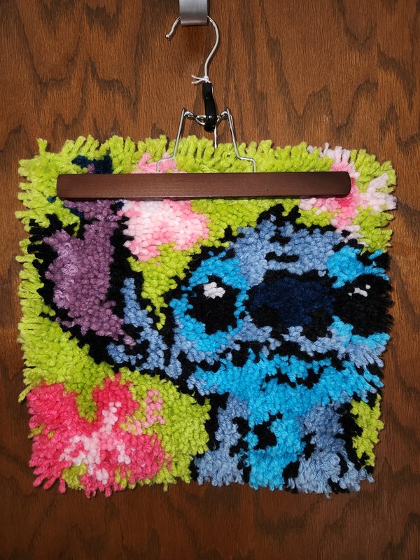 "Stitch" latch hook design