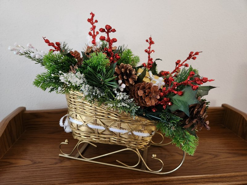 Gold sleigh with florals
