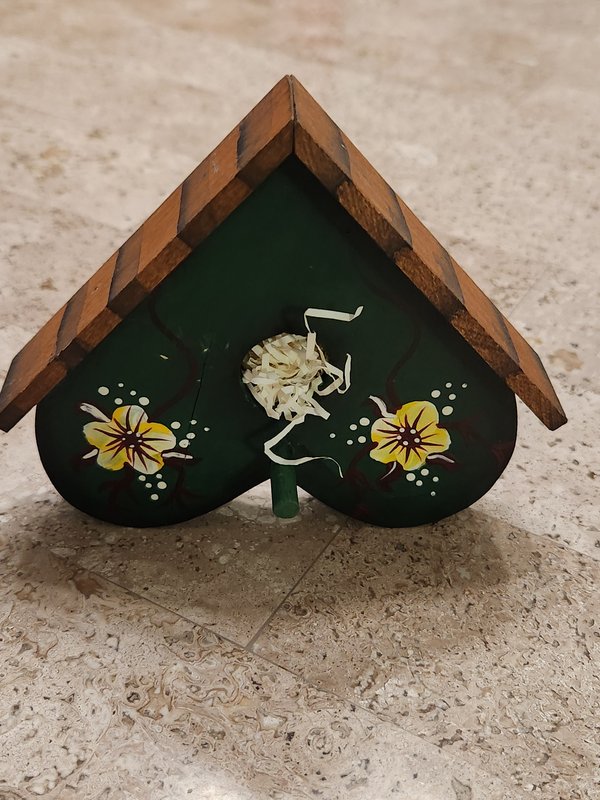 Green heart birdhouse decor