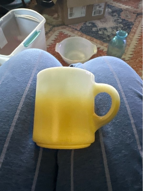 Milk glass mug