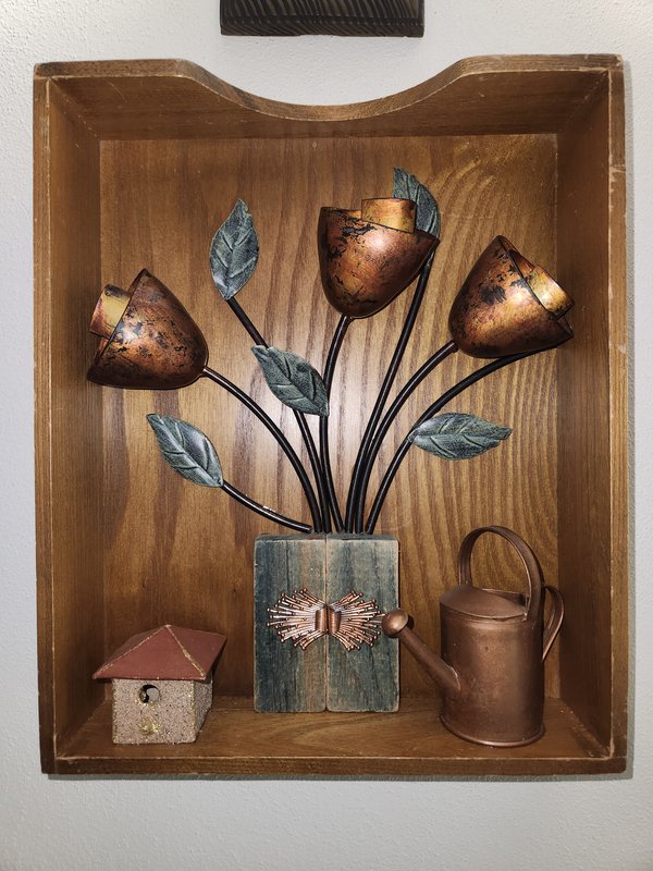 Box decor with metal flowers