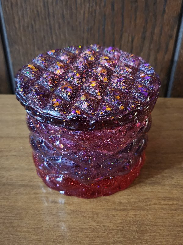 Resin quilt style round jar with lid