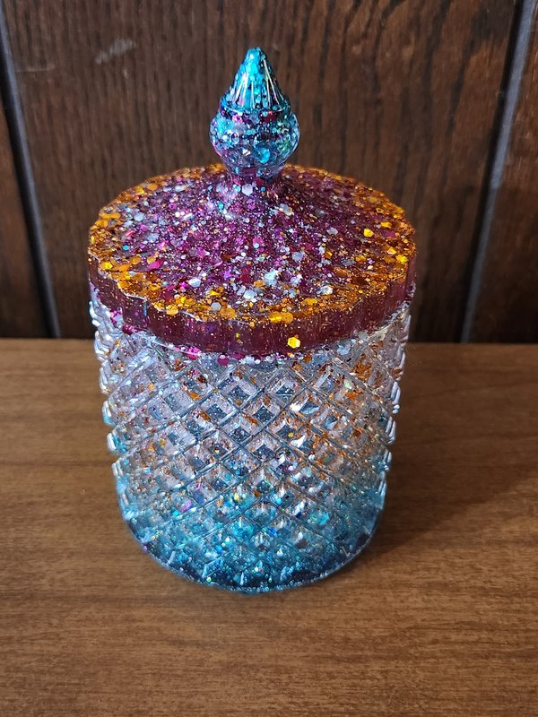 Diamond style resin jar with lid