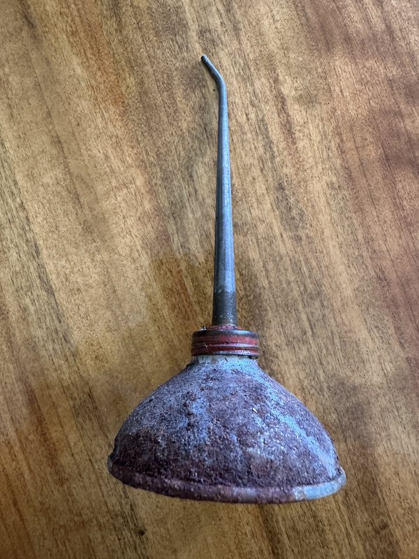 thumb pump oil can