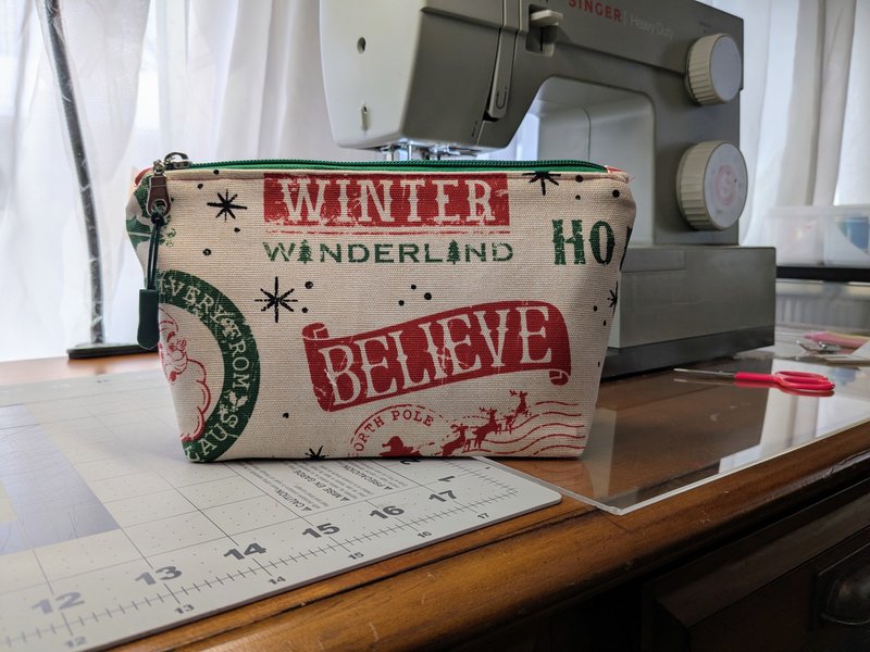 Zip Pouch ~ Holiday