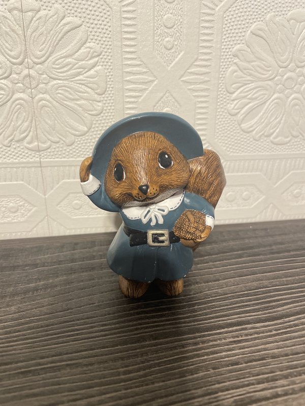 Pilgrim Squirrel Figurine