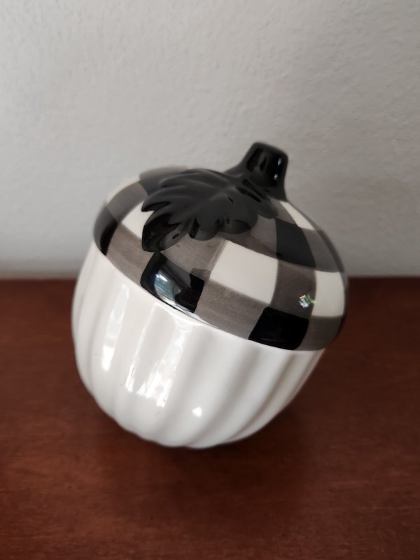 White plaid ceramic acorn decor