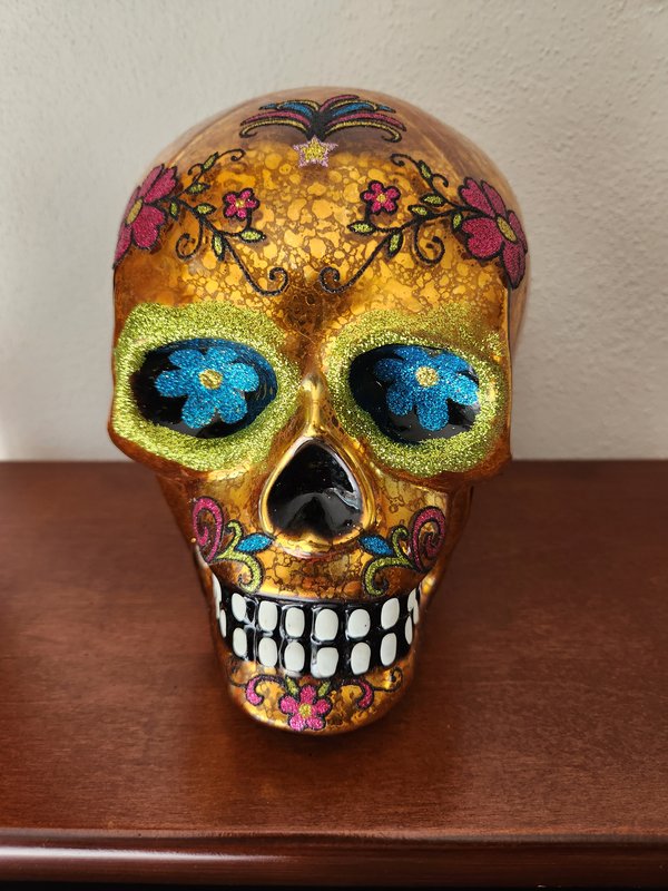 Gold Halloween light-up skull