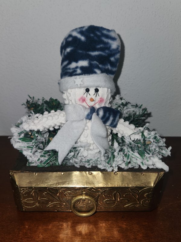 Snowman in drawer decor
