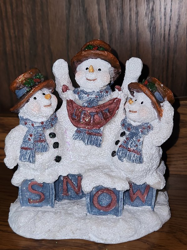 Snowman trio figurine