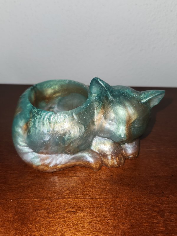 Sleeping cat dish decor
