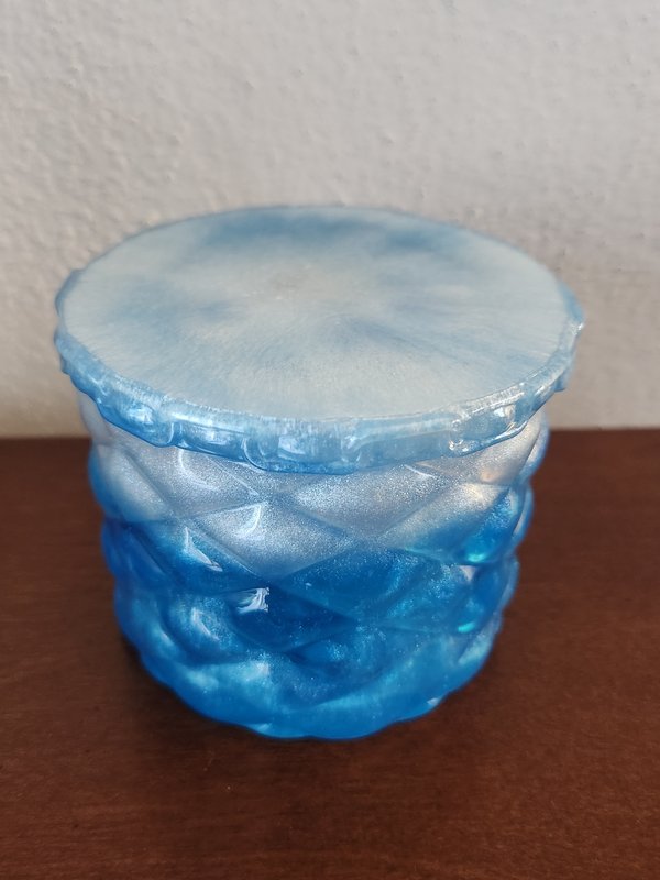 Royal quilted resin jar