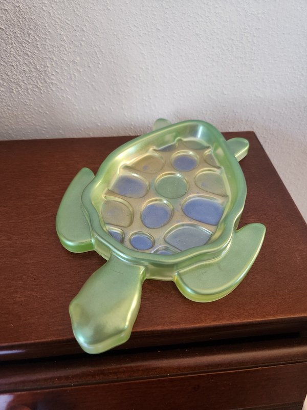 Green resin turtle dish