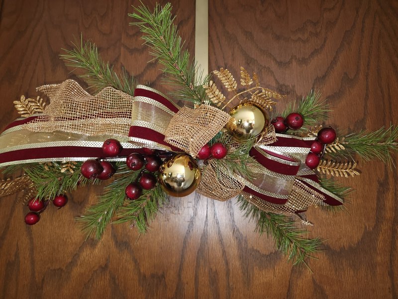 Holiday swag, gold & burgundy