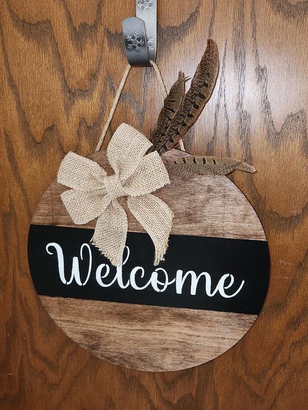 "Welcome" feather round sign