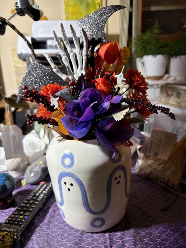 Ghost vase floral arrangement LG.