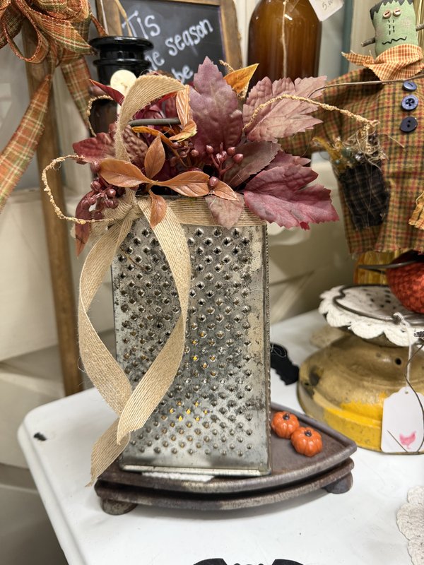 Old Grater Decor w/ TIMER TEALIGHT