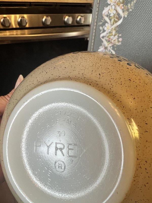 Vintage Pyrex Homestead Cinderella 4 bowl Complete Set