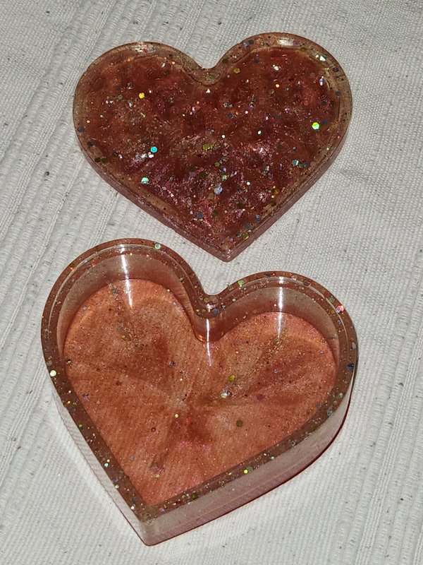 Heart dish, resin